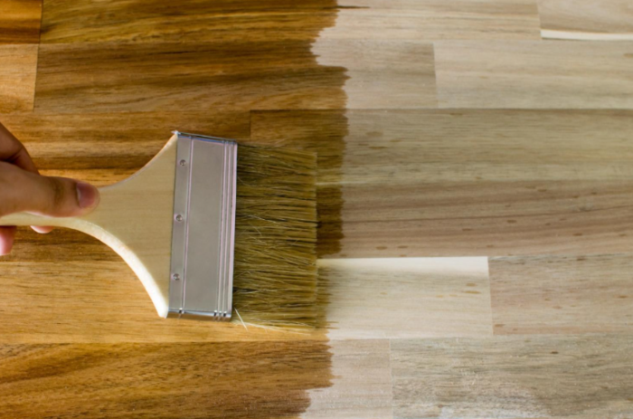 Applying hardwood Varnish with a brush