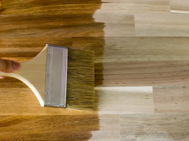 Applying hardwood Varnish with a brush